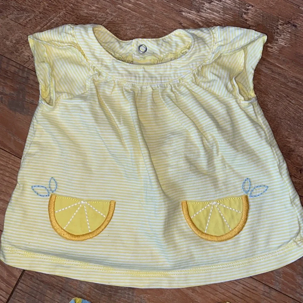 ‼️5/$15‼️ Carter’s Summer Lemon Outfit 9 Months - Picture 2 of 10